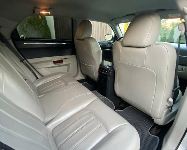 Сірий Крайслер 300C, об'ємом двигуна 3.52 л та пробігом 265 тис. км за 7700 $, фото 8 на Automoto.ua
