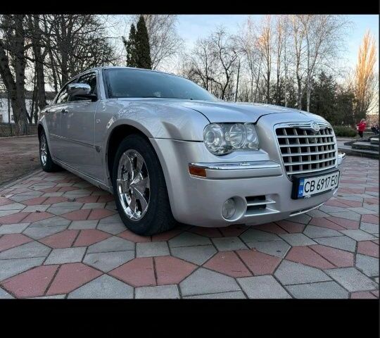 Серый Крайслер 300C, объемом двигателя 3.5 л и пробегом 300 тыс. км за 8588 $, фото 13 на Automoto.ua