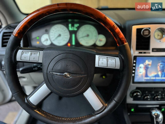 Серый Крайслер 300C, объемом двигателя 2.74 л и пробегом 398 тыс. км за 4950 $, фото 36 на Automoto.ua