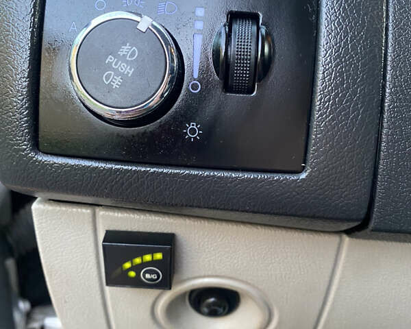 Сірий Крайслер 300C, об'ємом двигуна 3.52 л та пробігом 265 тис. км за 7700 $, фото 17 на Automoto.ua