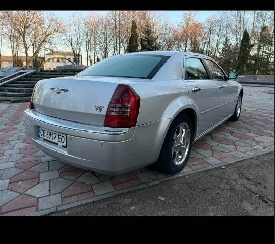Серый Крайслер 300C, объемом двигателя 3.5 л и пробегом 300 тыс. км за 8588 $, фото 21 на Automoto.ua