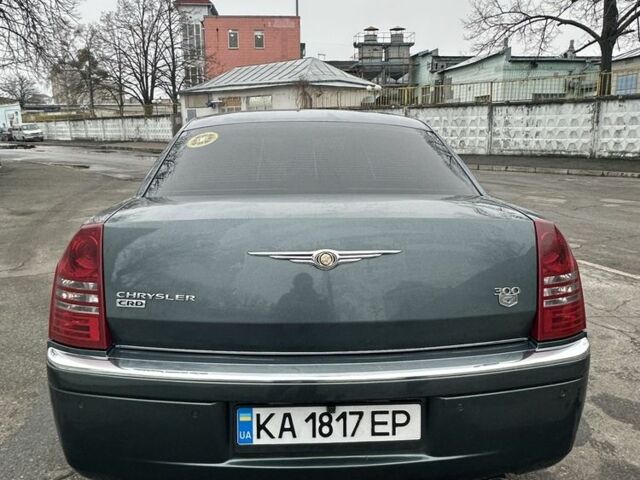 Сірий Крайслер 300C, об'ємом двигуна 3 л та пробігом 346 тис. км за 11000 $, фото 5 на Automoto.ua