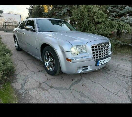 Серый Крайслер 300C, объемом двигателя 3.5 л и пробегом 300 тыс. км за 8588 $, фото 11 на Automoto.ua