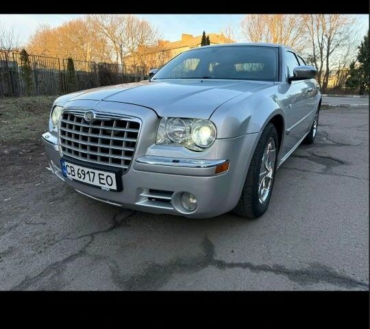 Серый Крайслер 300C, объемом двигателя 3.5 л и пробегом 300 тыс. км за 8588 $, фото 5 на Automoto.ua
