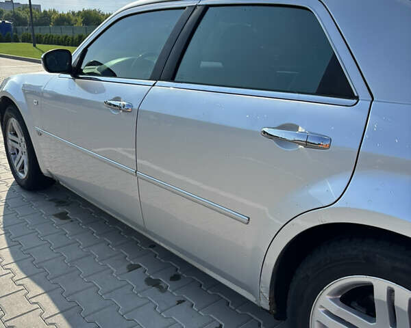 Сірий Крайслер 300C, об'ємом двигуна 2.74 л та пробігом 300 тис. км за 6100 $, фото 7 на Automoto.ua