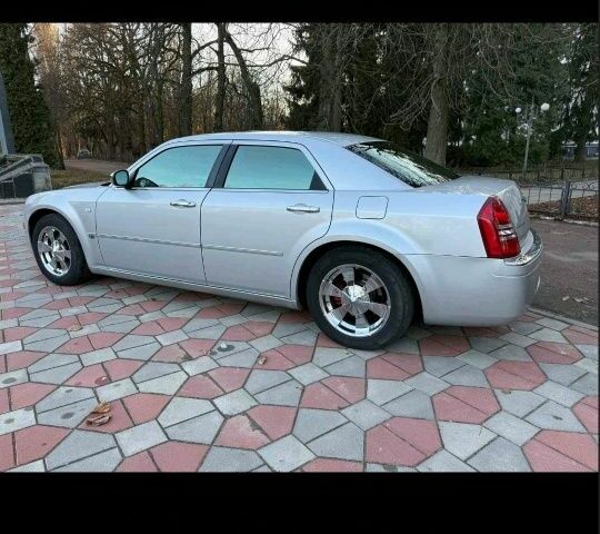 Серый Крайслер 300C, объемом двигателя 3.5 л и пробегом 300 тыс. км за 8588 $, фото 14 на Automoto.ua