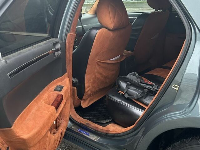 Сірий Крайслер 300C, об'ємом двигуна 3 л та пробігом 346 тис. км за 11000 $, фото 13 на Automoto.ua