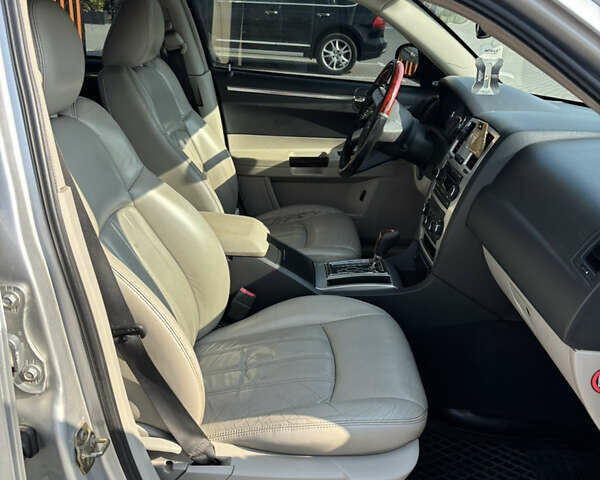 Сірий Крайслер 300C, об'ємом двигуна 2.74 л та пробігом 300 тис. км за 6100 $, фото 13 на Automoto.ua