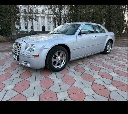 Серый Крайслер 300C, объемом двигателя 3.5 л и пробегом 300 тыс. км за 8588 $, фото 10 на Automoto.ua