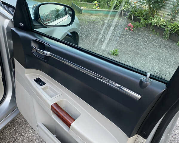 Сірий Крайслер 300C, об'ємом двигуна 3.52 л та пробігом 265 тис. км за 7700 $, фото 14 на Automoto.ua