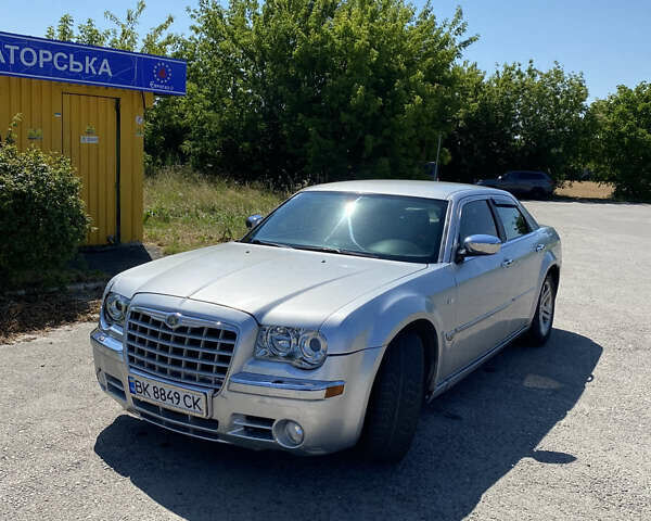 Серый Крайслер 300C, объемом двигателя 2.74 л и пробегом 240 тыс. км за 7500 $, фото 11 на Automoto.ua