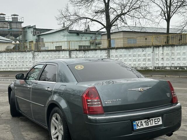 Сірий Крайслер 300C, об'ємом двигуна 3 л та пробігом 346 тис. км за 11000 $, фото 3 на Automoto.ua