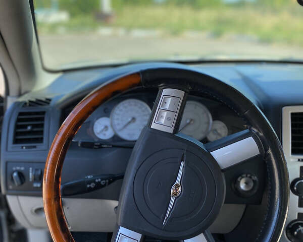 Серый Крайслер 300C, объемом двигателя 2.74 л и пробегом 240 тыс. км за 7500 $, фото 16 на Automoto.ua