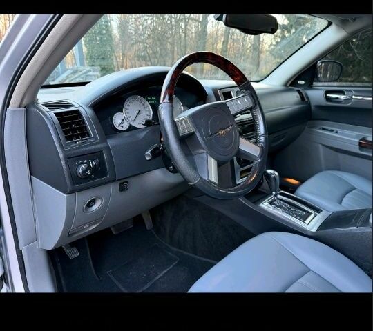 Серый Крайслер 300C, объемом двигателя 3.5 л и пробегом 300 тыс. км за 8588 $, фото 20 на Automoto.ua