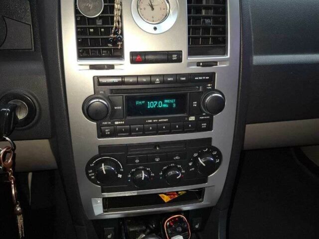 Серый Крайслер 300C, объемом двигателя 2.7 л и пробегом 219 тыс. км за 6500 $, фото 13 на Automoto.ua