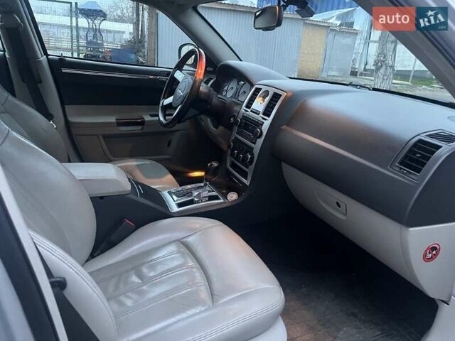 Серый Крайслер 300C, объемом двигателя 2.74 л и пробегом 165 тыс. км за 6500 $, фото 14 на Automoto.ua