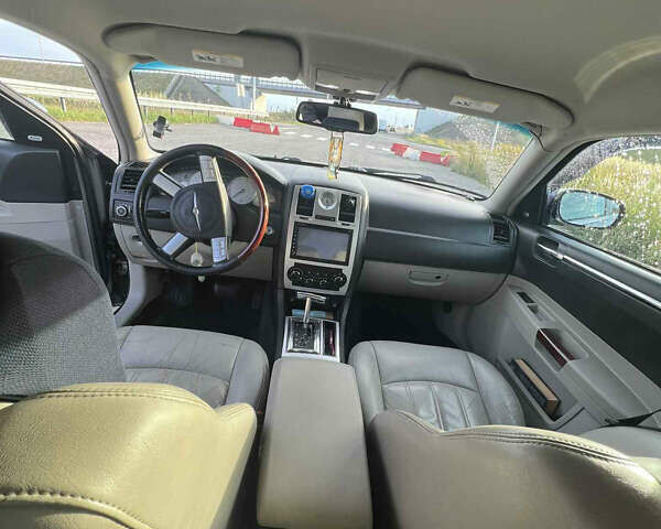 Серый Крайслер 300C, объемом двигателя 2.99 л и пробегом 230 тыс. км за 9000 $, фото 7 на Automoto.ua