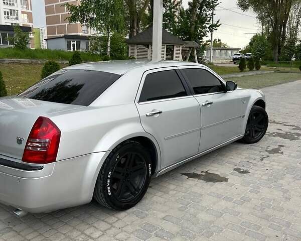 Серый Крайслер 300C, объемом двигателя 2.99 л и пробегом 390 тыс. км за 7000 $, фото 7 на Automoto.ua
