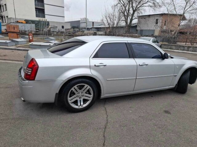 Серый Крайслер 300C, объемом двигателя 2.7 л и пробегом 219 тыс. км за 6500 $, фото 2 на Automoto.ua