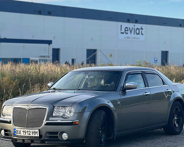 Серый Крайслер 300C, объемом двигателя 2.99 л и пробегом 230 тыс. км за 9000 $, фото 2 на Automoto.ua