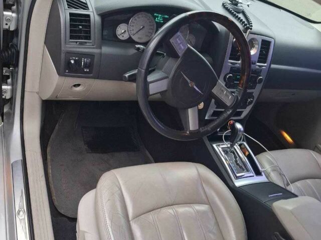 Серый Крайслер 300C, объемом двигателя 2.7 л и пробегом 219 тыс. км за 6500 $, фото 14 на Automoto.ua