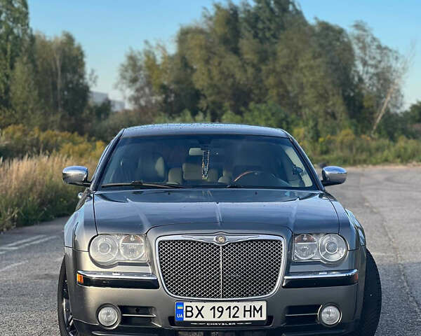 Серый Крайслер 300C, объемом двигателя 2.99 л и пробегом 230 тыс. км за 9000 $, фото 3 на Automoto.ua