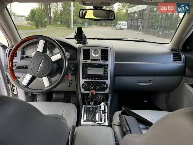 Серый Крайслер 300C, объемом двигателя 2.99 л и пробегом 390 тыс. км за 7000 $, фото 11 на Automoto.ua
