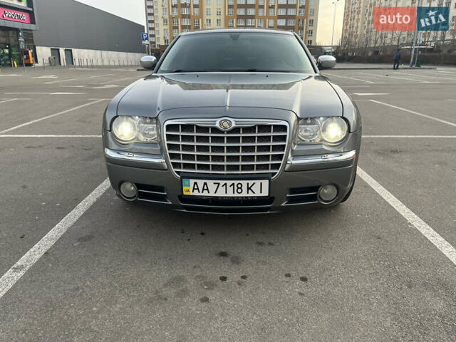 Сірий Крайслер 300C, об'ємом двигуна 2.7 л та пробігом 120 тис. км за 6800 $, фото 9 на Automoto.ua