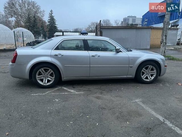 Серый Крайслер 300C, объемом двигателя 2.74 л и пробегом 165 тыс. км за 6500 $, фото 7 на Automoto.ua
