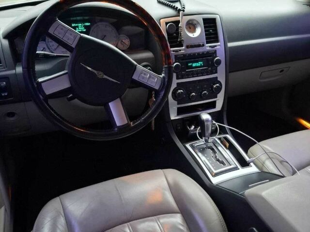 Серый Крайслер 300C, объемом двигателя 2.7 л и пробегом 219 тыс. км за 6500 $, фото 8 на Automoto.ua