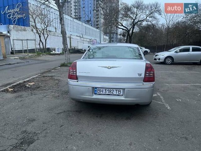 Серый Крайслер 300C, объемом двигателя 2.74 л и пробегом 165 тыс. км за 6500 $, фото 8 на Automoto.ua