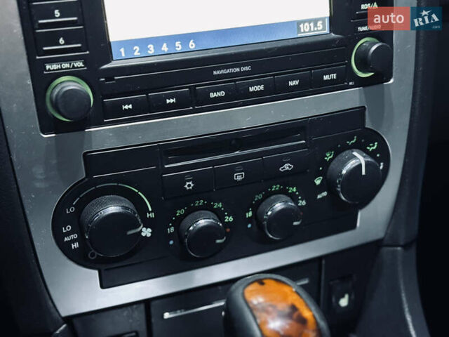 Сірий Крайслер 300C, об'ємом двигуна 3 л та пробігом 280 тис. км за 6000 $, фото 11 на Automoto.ua