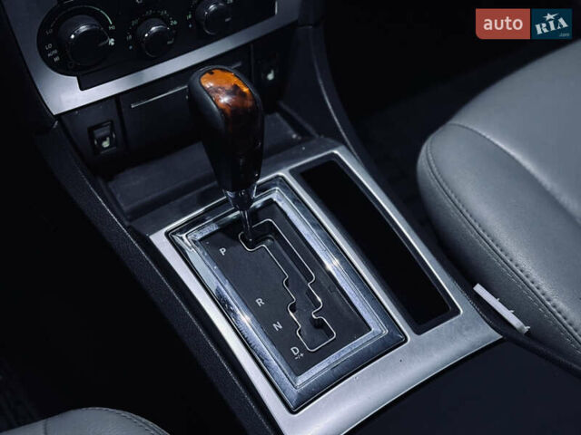 Сірий Крайслер 300C, об'ємом двигуна 3 л та пробігом 280 тис. км за 6000 $, фото 10 на Automoto.ua