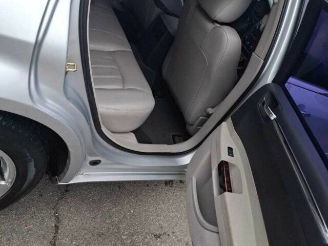 Серый Крайслер 300C, объемом двигателя 2.7 л и пробегом 219 тыс. км за 6500 $, фото 23 на Automoto.ua