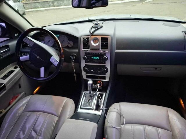 Серый Крайслер 300C, объемом двигателя 2.7 л и пробегом 219 тыс. км за 6500 $, фото 11 на Automoto.ua