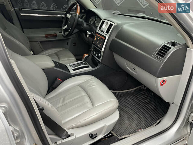 Сірий Крайслер 300C, об'ємом двигуна 3.5 л та пробігом 189 тис. км за 7400 $, фото 9 на Automoto.ua