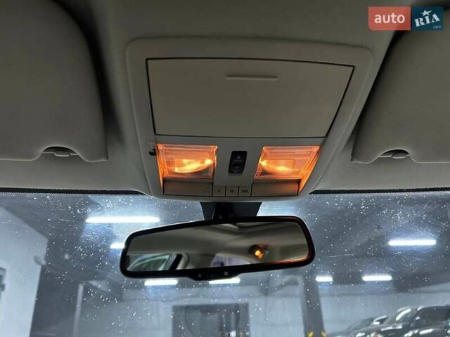 Серый Крайслер 300C, объемом двигателя 3.52 л и пробегом 171 тыс. км за 9200 $, фото 16 на Automoto.ua