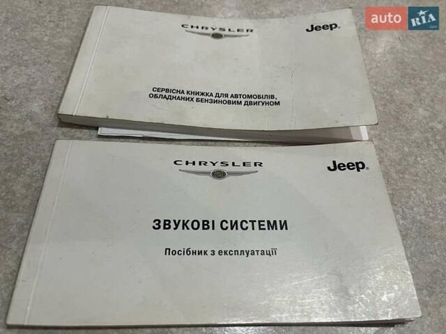 Серый Крайслер 300C, объемом двигателя 2.74 л и пробегом 165 тыс. км за 6500 $, фото 4 на Automoto.ua