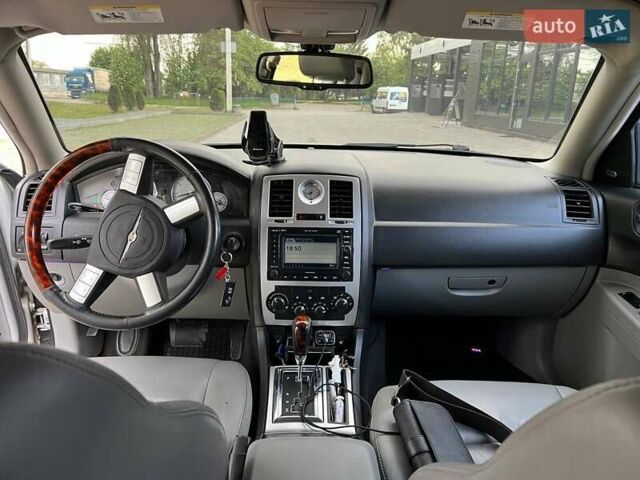 Серый Крайслер 300C, объемом двигателя 2.99 л и пробегом 390 тыс. км за 7000 $, фото 10 на Automoto.ua