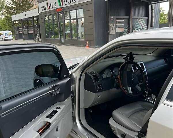 Серый Крайслер 300C, объемом двигателя 2.99 л и пробегом 390 тыс. км за 7000 $, фото 16 на Automoto.ua