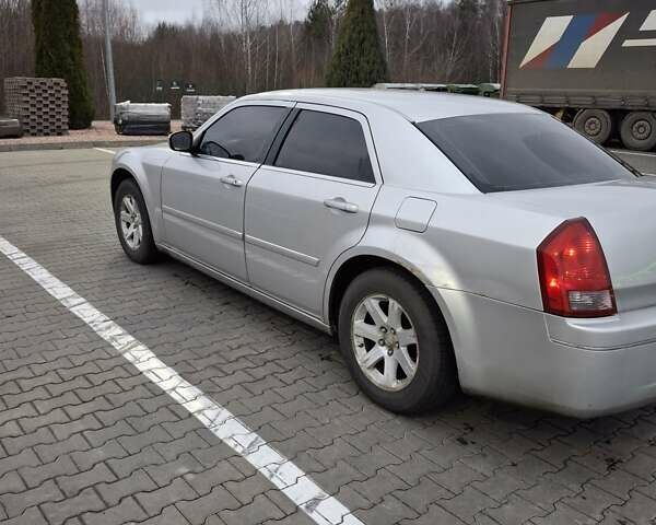 Сірий Крайслер 300C, об'ємом двигуна 3.52 л та пробігом 335 тис. км за 6900 $, фото 5 на Automoto.ua