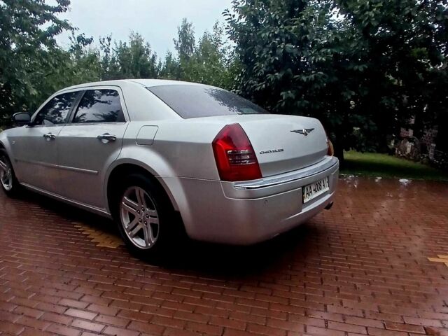 Сірий Крайслер 300C, об'ємом двигуна 2.7 л та пробігом 219 тис. км за 7500 $, фото 1 на Automoto.ua