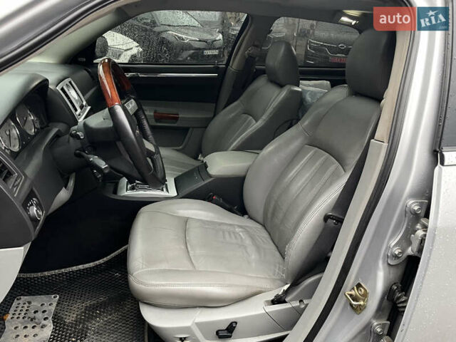 Сірий Крайслер 300C, об'ємом двигуна 3.5 л та пробігом 189 тис. км за 7400 $, фото 7 на Automoto.ua