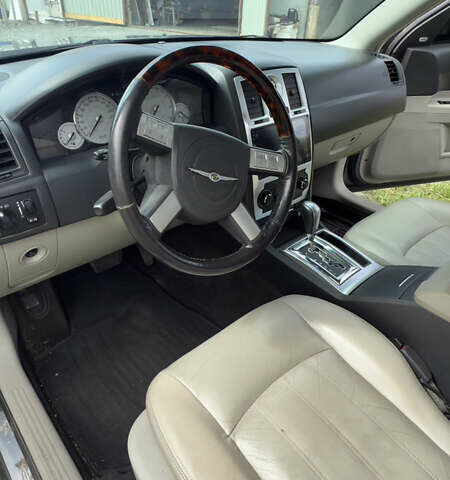 Серый Крайслер 300C, объемом двигателя 2.74 л и пробегом 158 тыс. км за 8000 $, фото 10 на Automoto.ua