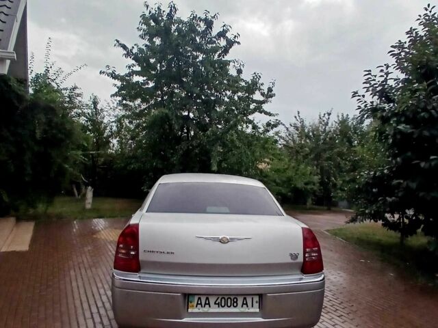 Сірий Крайслер 300C, об'ємом двигуна 2.7 л та пробігом 219 тис. км за 7500 $, фото 2 на Automoto.ua