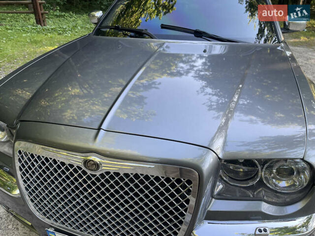 Сірий Крайслер 300C, об'ємом двигуна 3 л та пробігом 341 тис. км за 8500 $, фото 5 на Automoto.ua