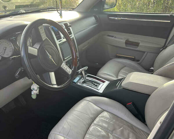 Серый Крайслер 300C, объемом двигателя 2.99 л и пробегом 230 тыс. км за 9000 $, фото 8 на Automoto.ua