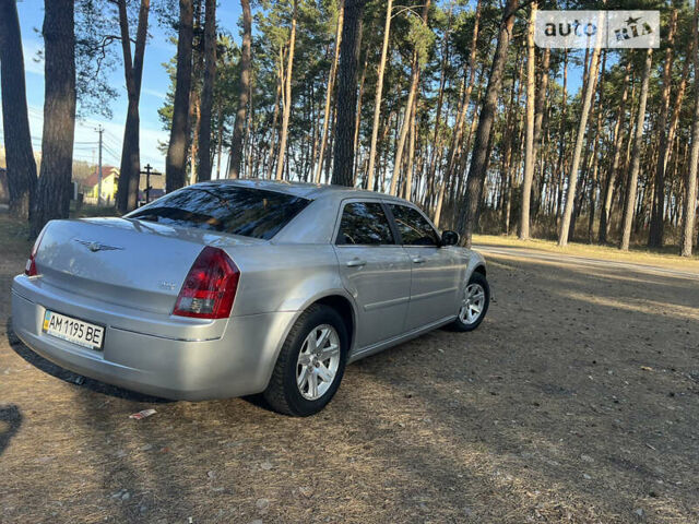 Сірий Крайслер 300C, об'ємом двигуна 3.52 л та пробігом 310 тис. км за 7700 $, фото 8 на Automoto.ua