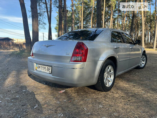 Сірий Крайслер 300C, об'ємом двигуна 3.52 л та пробігом 310 тис. км за 7700 $, фото 6 на Automoto.ua