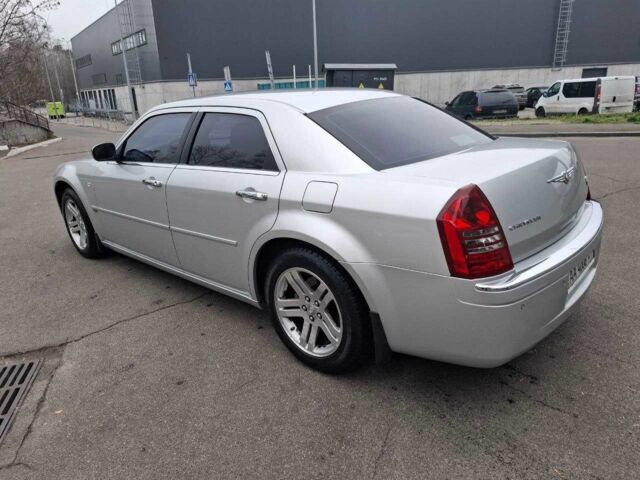 Серый Крайслер 300C, объемом двигателя 2.7 л и пробегом 219 тыс. км за 6500 $, фото 16 на Automoto.ua